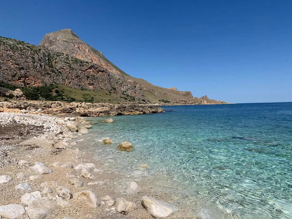 **  Hotel Cala di Ponente Castelluzzo Italia