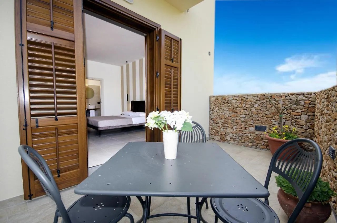 **  Hotel Cala di Ponente Castelluzzo Italia