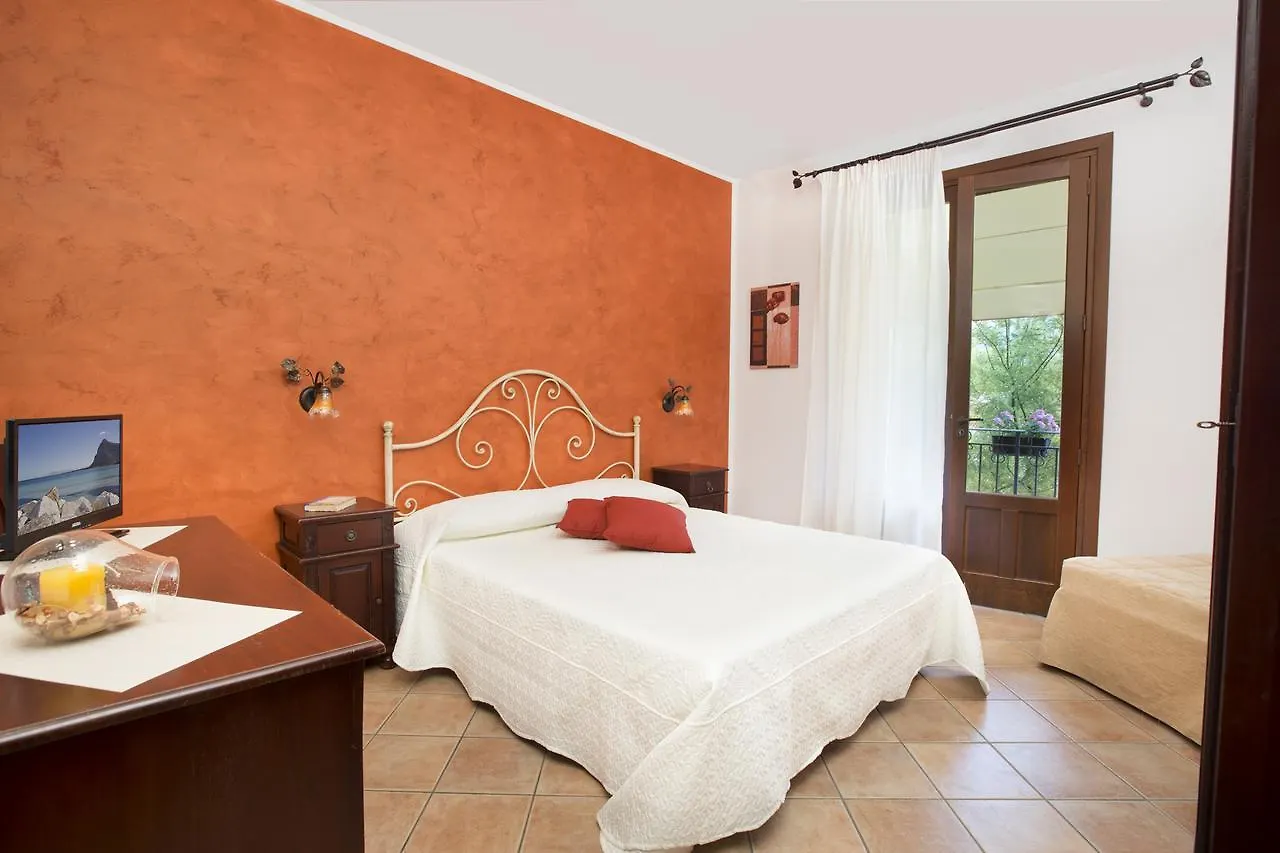 **  Hotel Cala di Ponente Castelluzzo Italia