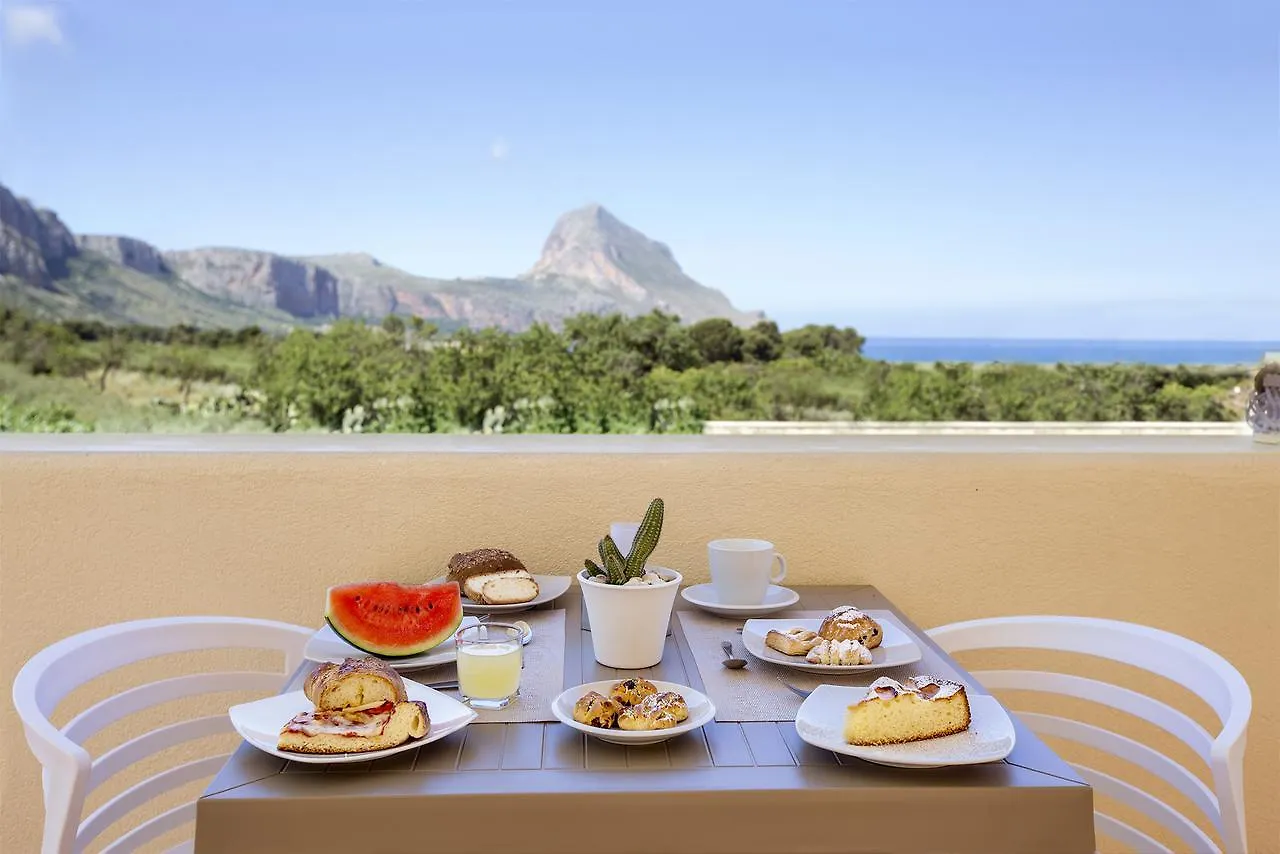 Hotel Cala di Ponente Castelluzzo 2*,  Italia